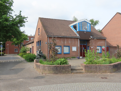 912989 Gezicht op het gebouw van Wegwijs - de Tussenvoorziening, locatie 't Bokkie, Elandplein 25 te Utrecht, met links ...